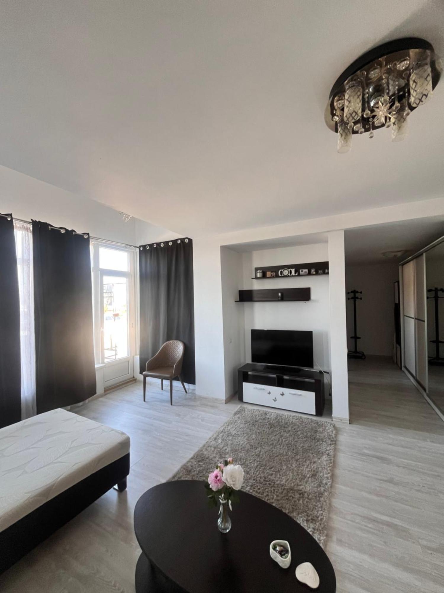 Sunset Holiday Home Bukares Bagian luar foto